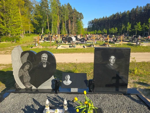 Granīta kapu pieminekļi Jelgavā