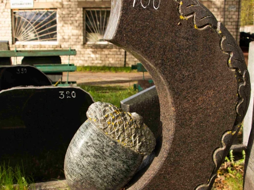 Akmens Kleisti SIA - Kapu pieminekļu izgatavošana un uzstādīšana