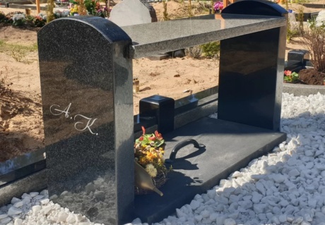 Granite grave bench with rounded legs