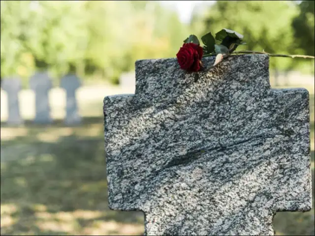 Betona izstrādājumi kapiem