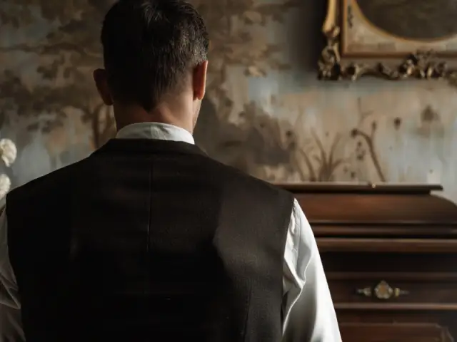 Angel Debesīs — bēru organizēšana