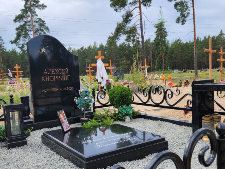 A classic headstone made of high-quality Scandinavian granite