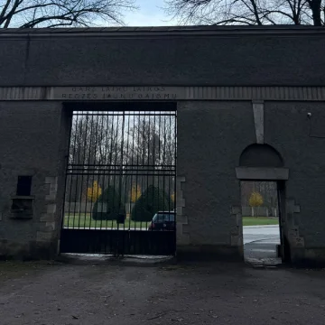 Raiņa kapsēta Logo